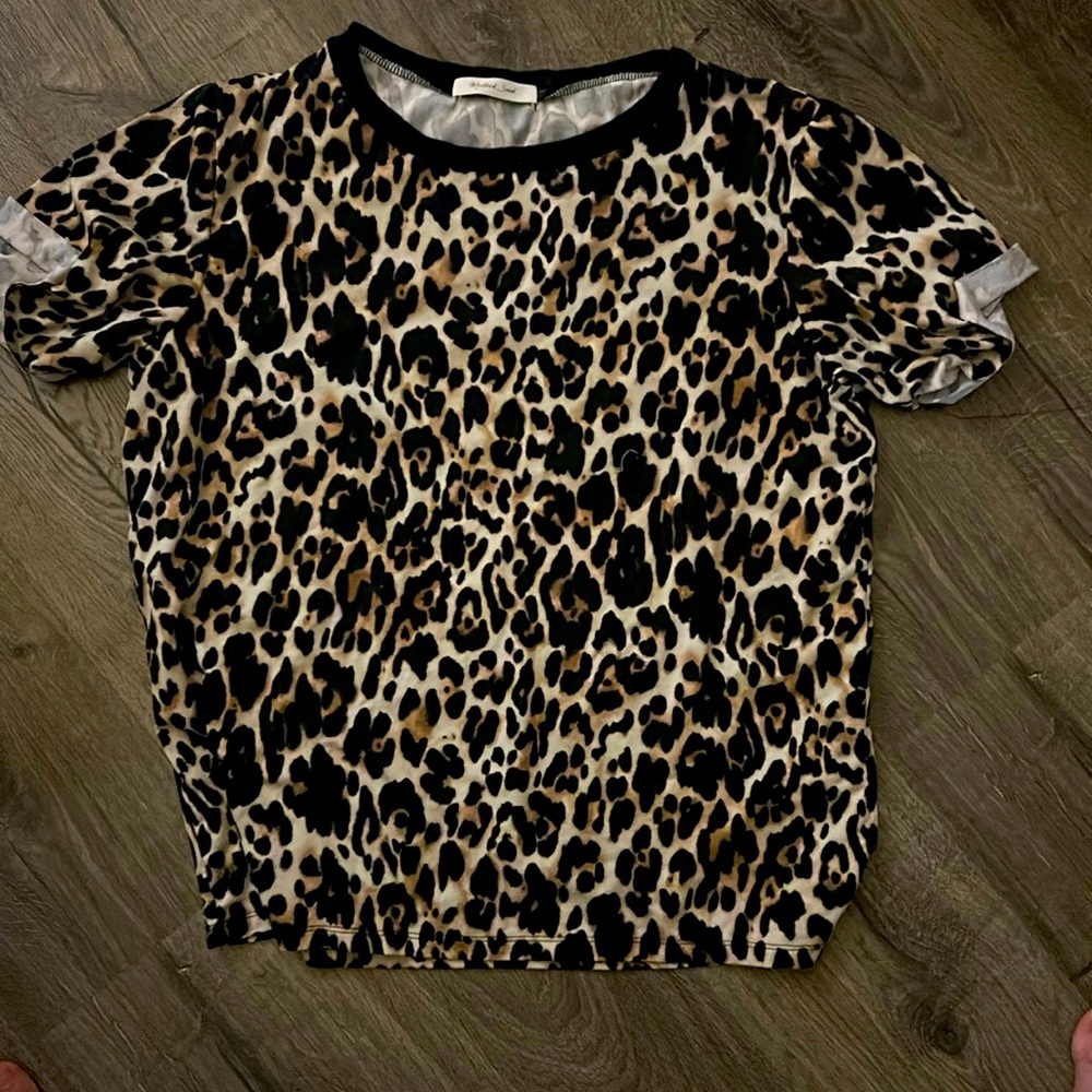 Cheetah print short sleeve